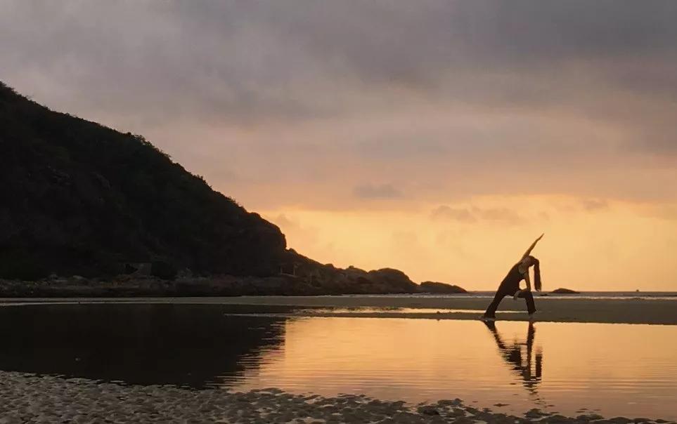 练瑜伽在孤独中强大自己,瑜伽追求更好的自己