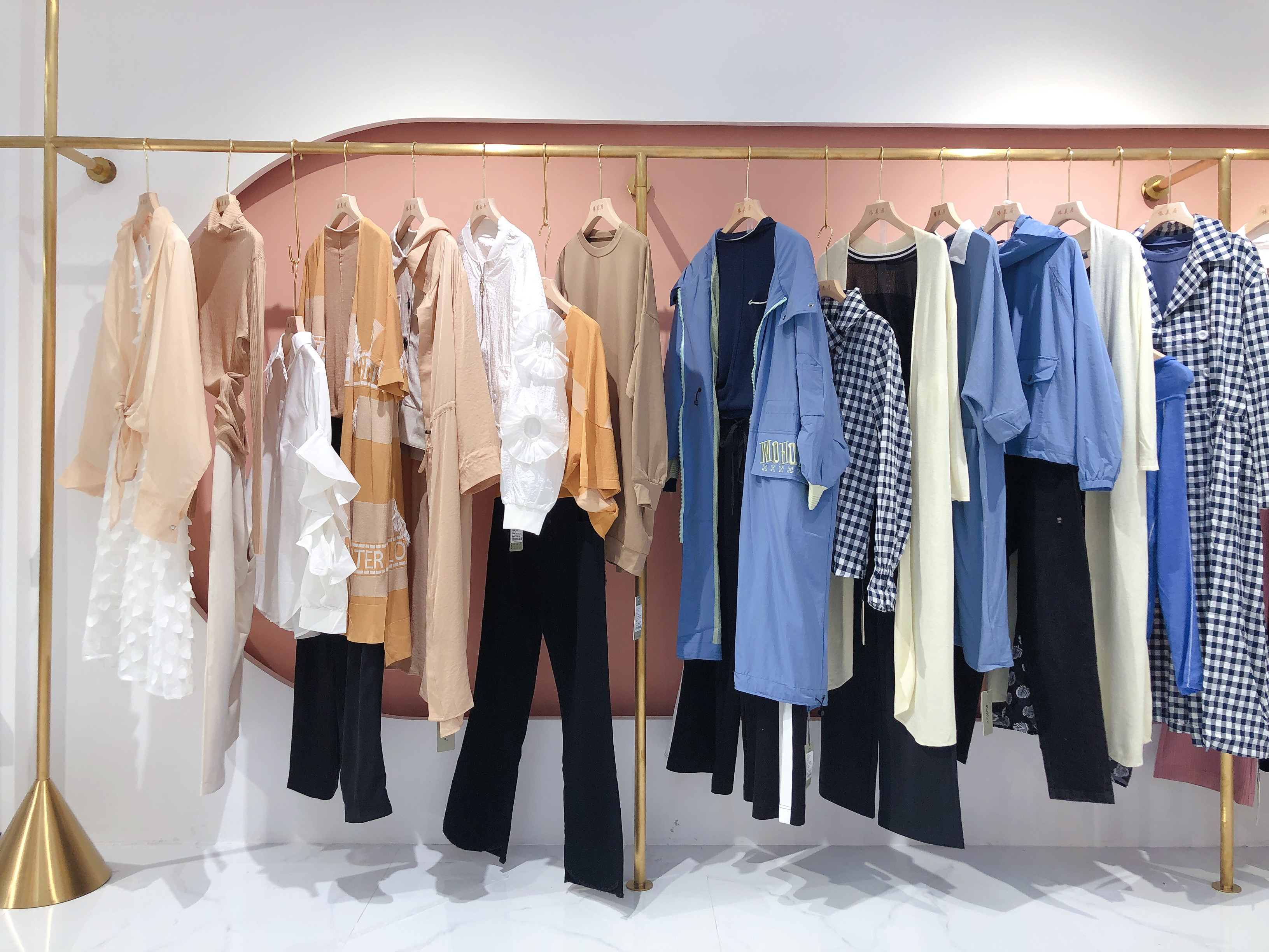 北京品牌女装羽绒服批发市场,羽绒服品牌尾货货源哪里找