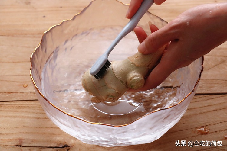 农村老奶奶用30年腌生姜的配方,80岁老奶奶坚持吃生姜