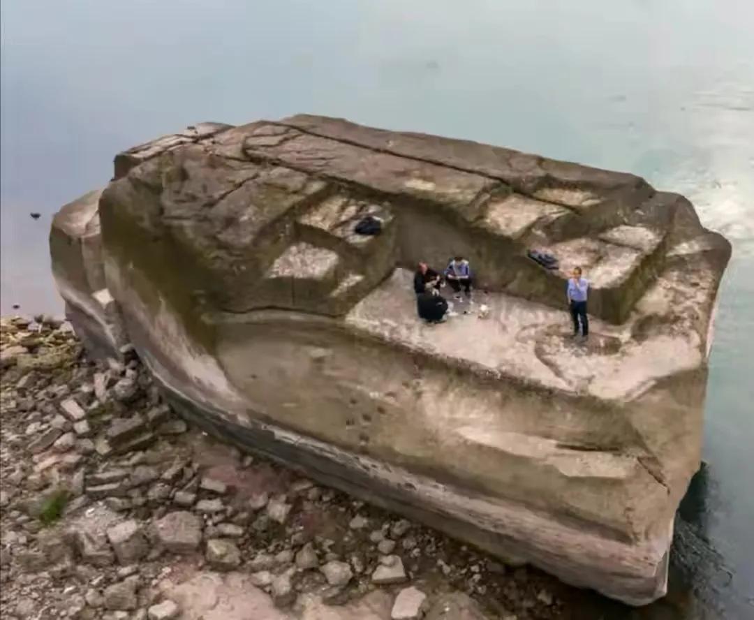 诗传泸酒香,杯杯国宝窖池原浆,邀君共品泸州山水岁月的醇厚绵长