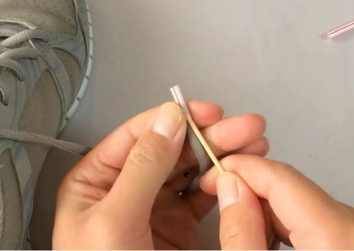 鞋带头上的塑料管掉了怎么修复,鞋带鞋头怎么修复