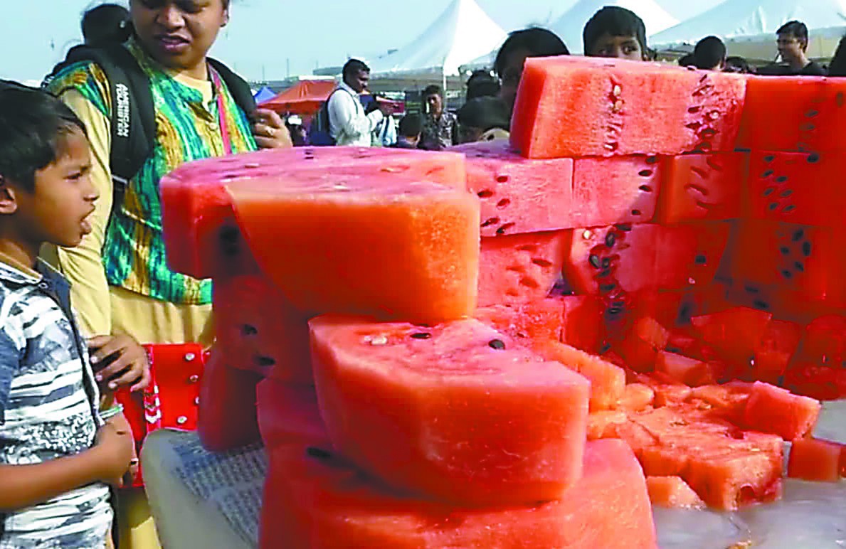 印度人吃西瓜视频大全,外国人吃东西蘸酱料