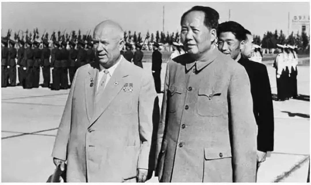 锈迹斑斑的瓦良格号，乌克兰贱卖给中国，催生了“辽宁号”的诞生