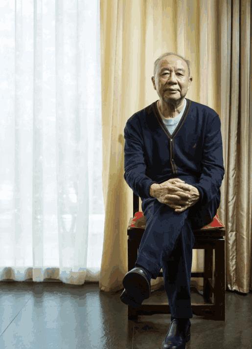 天朝的前首富,三百元起家,因跨国买卖飞机而一举成名