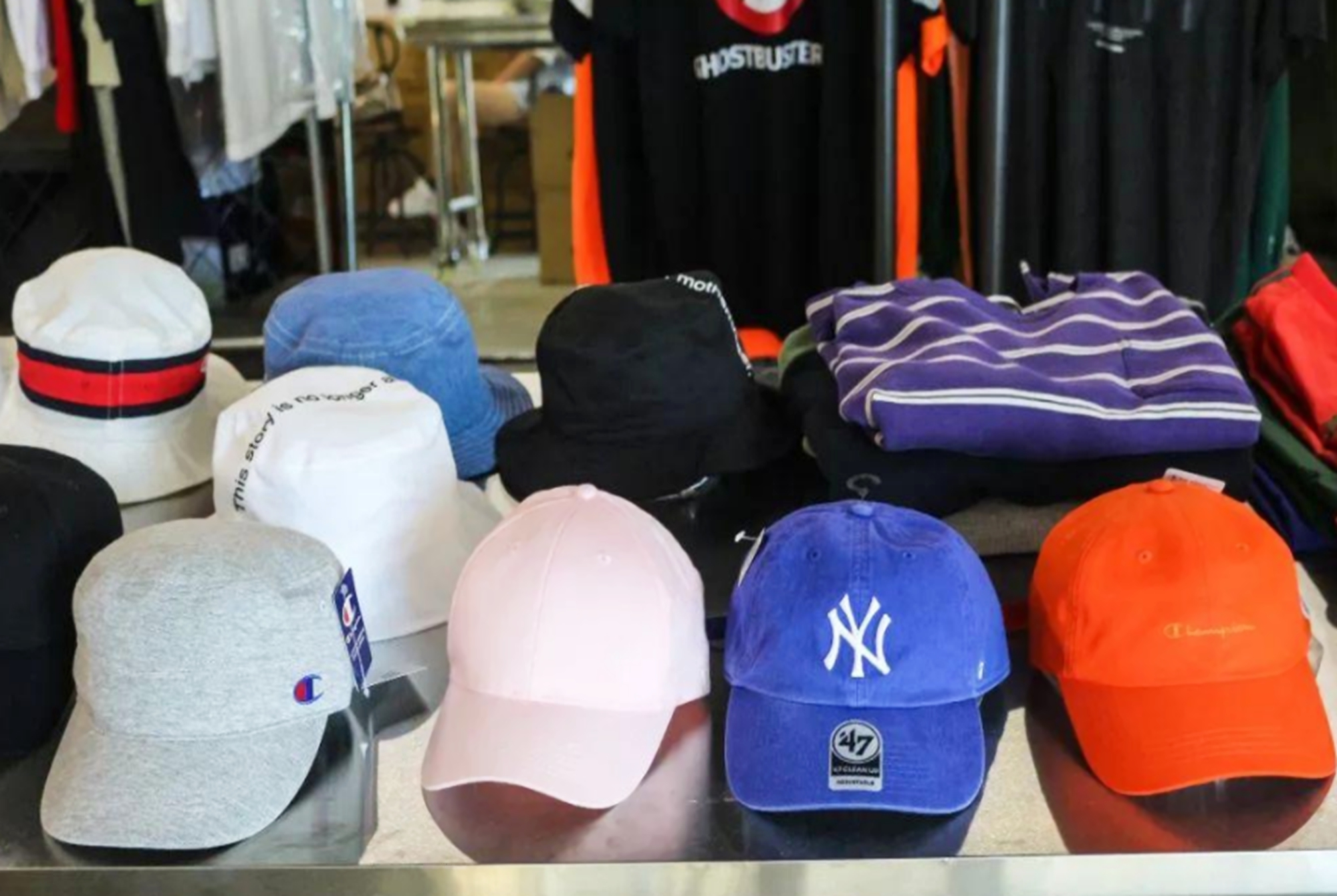 学生攀比校服 (穿校服的中学生攀比之风盛行)