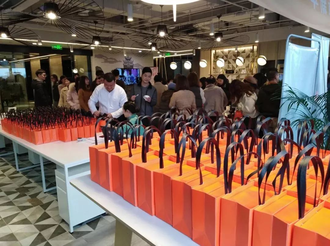 各司仙女节礼物大PK!阿里腾讯百度…谁家更戳你的心?