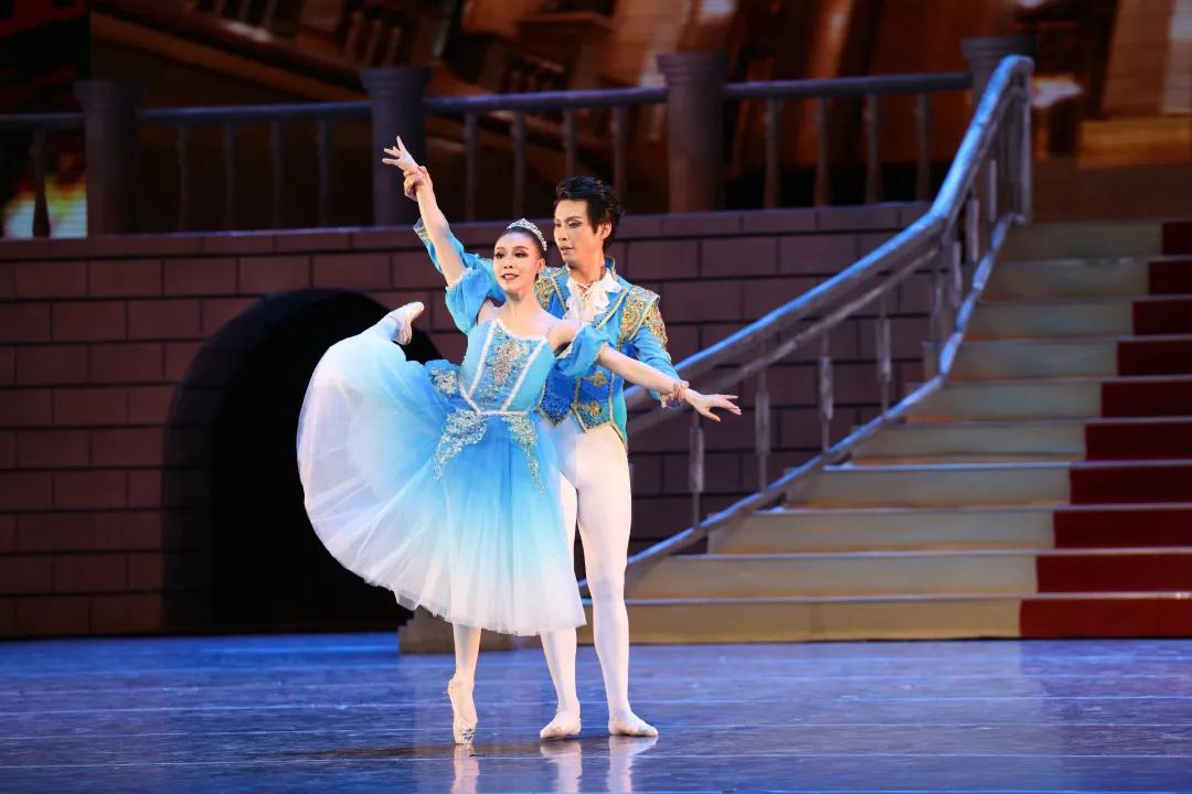 灰姑娘芭蕾舞剧赏析,灰姑娘芭蕾英国皇家舞剧