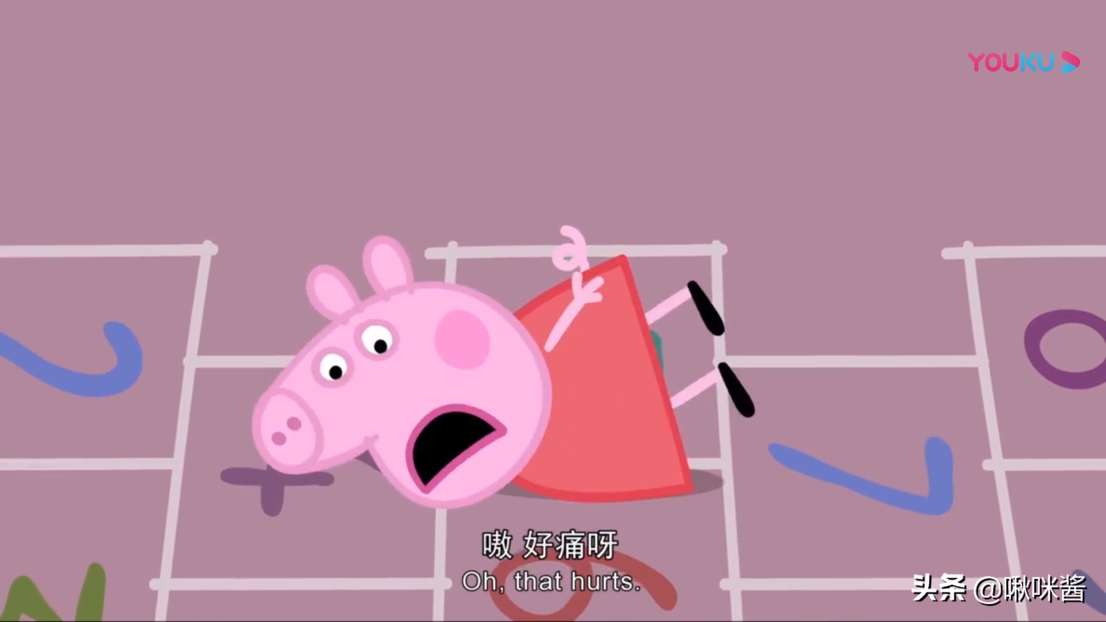 佩奇玩游戏的时候不小心摔倒了,佩奇玩跳跳狗摔倒受伤