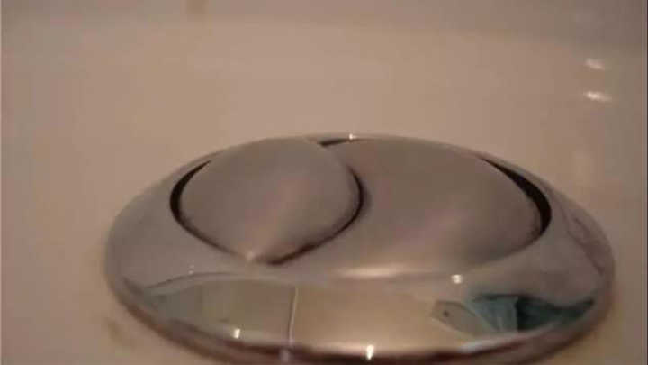 马桶一个按钮冲水无力另一个正常,马桶按钮一大一小怎么调冲水压力