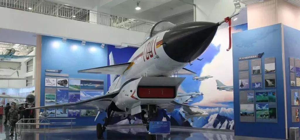 歼10在实战中的性能如何,歼10到底有什么优点