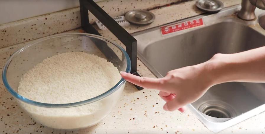 大米生虫怎么办？米店老板教我3个办法，小米虫通通消失，真实用