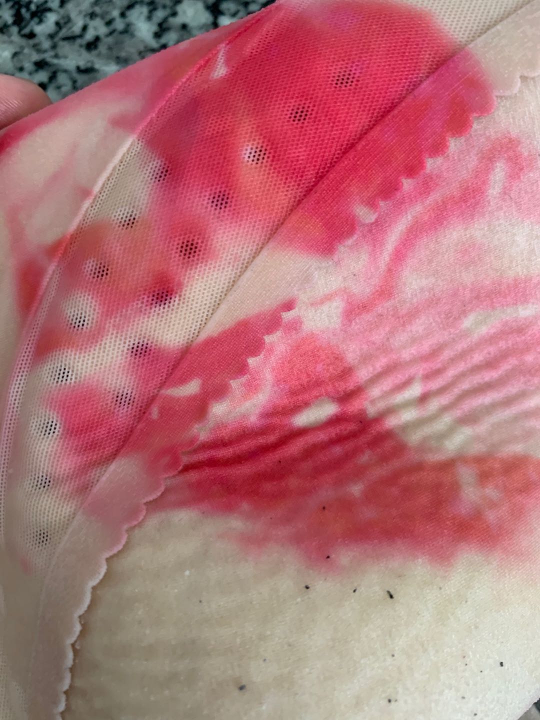 怎样去除衣服上的染色物体,怎样去除衣服上的染色颜料