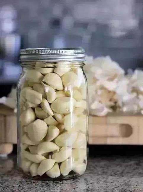 剥大蒜有妙招,剥大蒜怎样剥才能剥得快