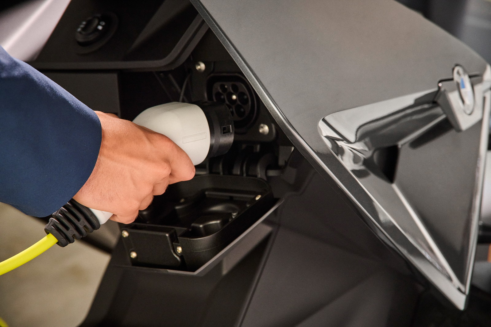 全新BMWCE04摩托车全球首发开启都市两轮出行新篇章