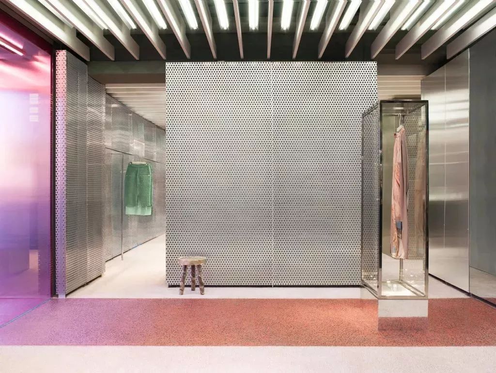 全球仅50多家店、年销售2亿欧元的Acne，门头竟然无LOGO？