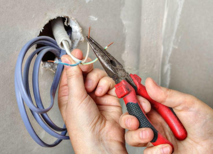 厨房用电线2.5平方够用吗,餐厅厨房用电线多少平方的