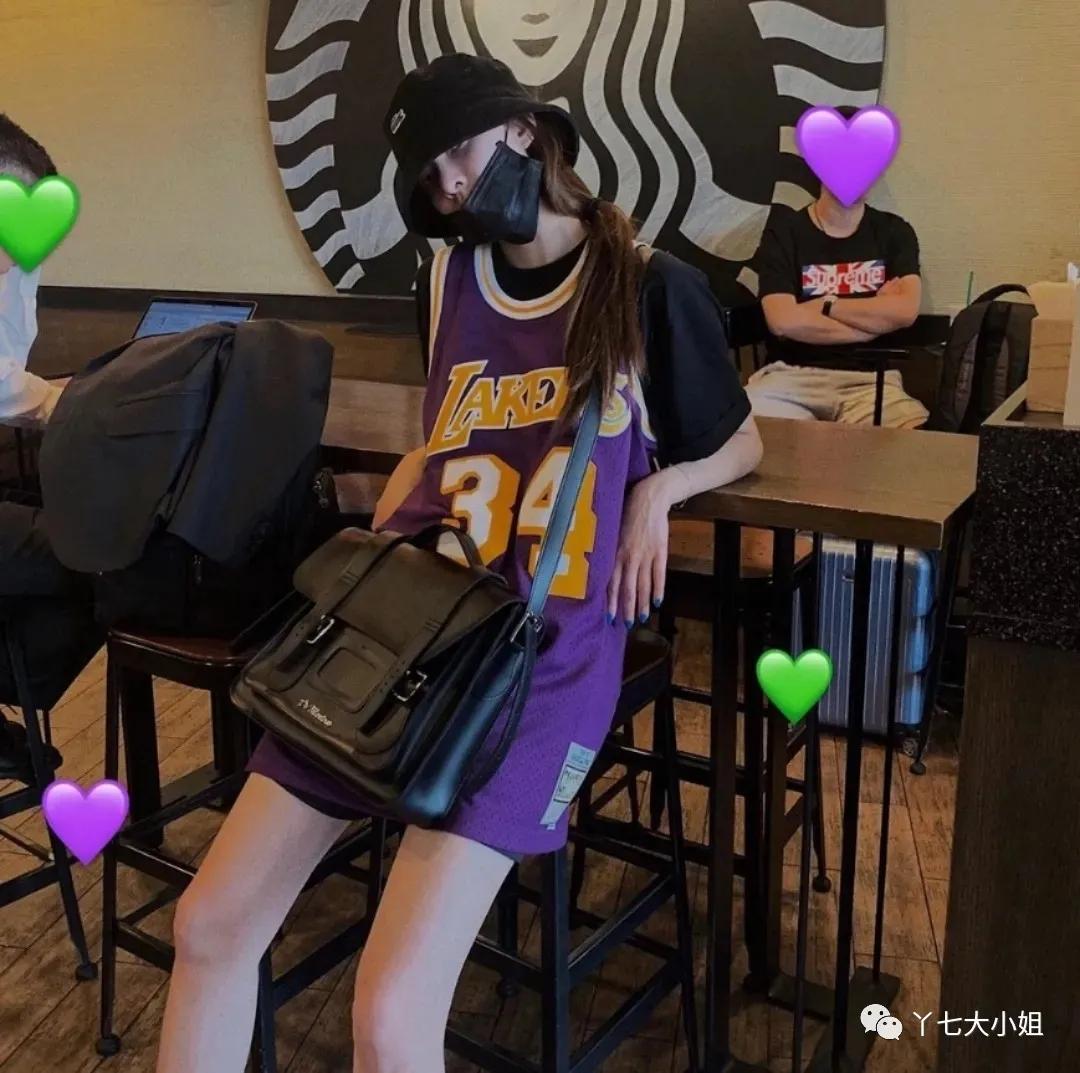 夏季衬衫和t恤叠穿方法,学t恤叠穿混搭法