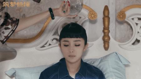 杨幂脸型适合什么发型,杨幂空气刘海发型图片大全