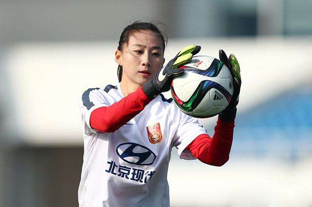 最美的女兵退出现役,女足国门赵丽娜宣布退役