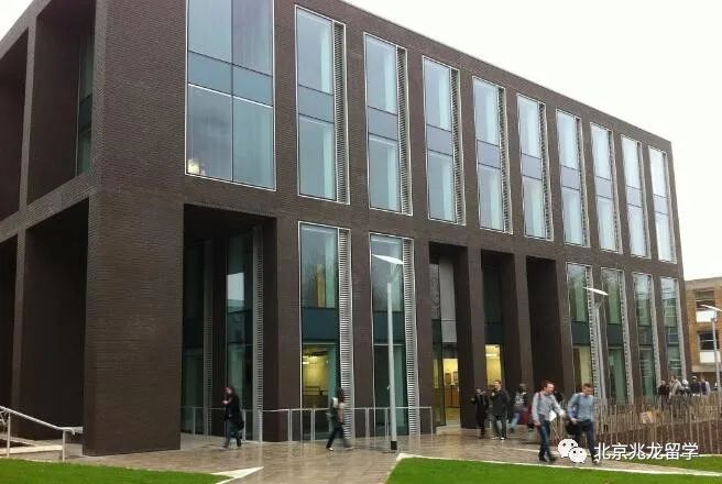 本科英国大学商科专业推荐,英国商科本科申请需要实习经历吗