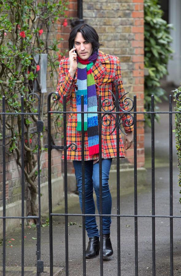 硬汉老爸爱上高跟鞋配短裙？网友惊艳：长腿翘臀画风太妖娆