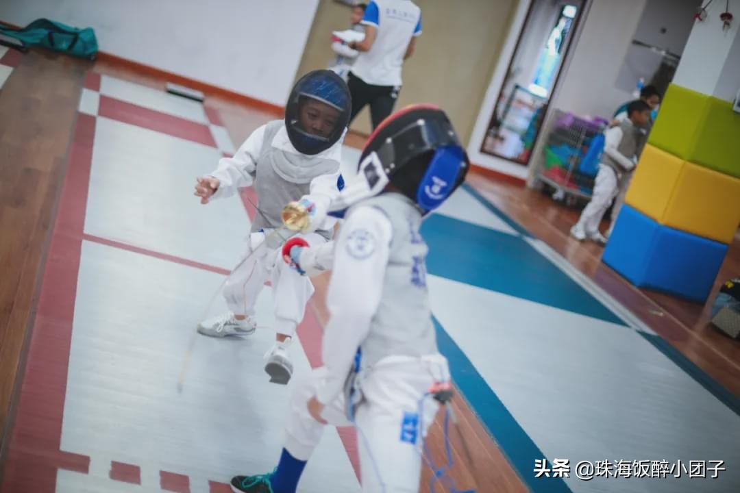 早上的拱北口岸,凌晨两点的珠海