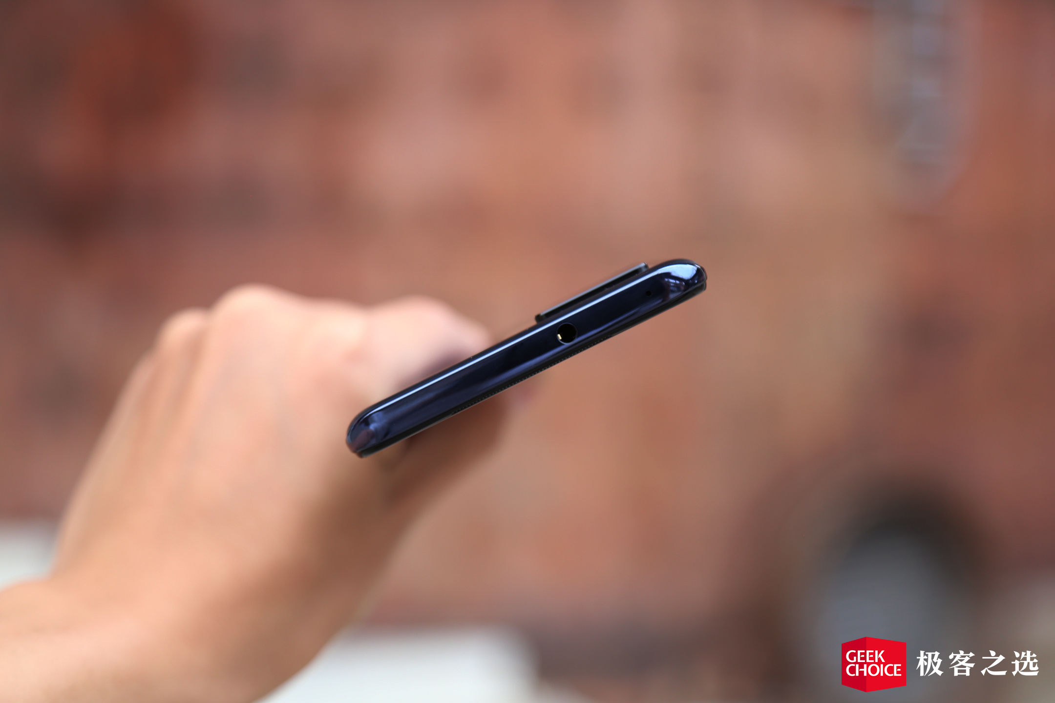 iqooz5评测拥有旗舰级满血性能,iqooz5全方面测评