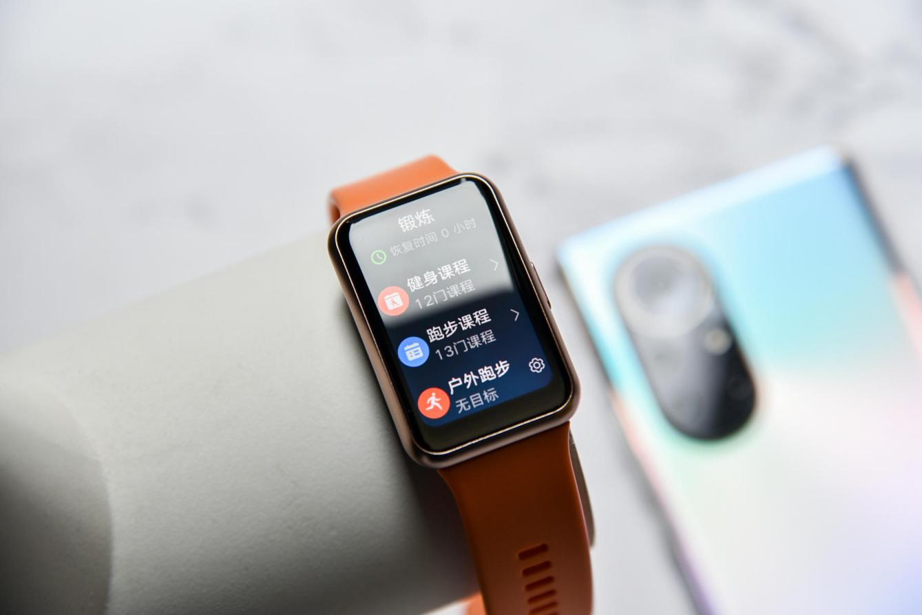 华为watchfitnew和华为手环6pro,华为watchfitnew评测活力和雅致
