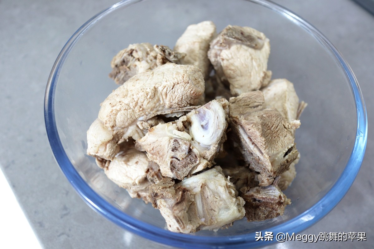 降温了，用15分钟炖锅骨肉相连，比排骨实惠，比棒骨香，全家解馋