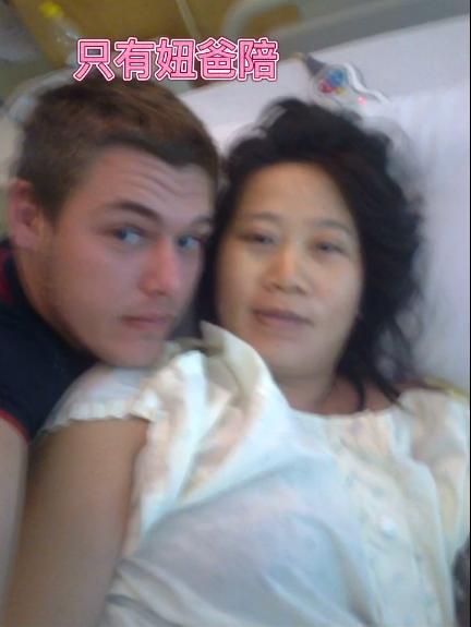 中国网红大妈嫁澳洲小伙被骂母子恋，发视频怒怼网暴，郭家铭吃瓜