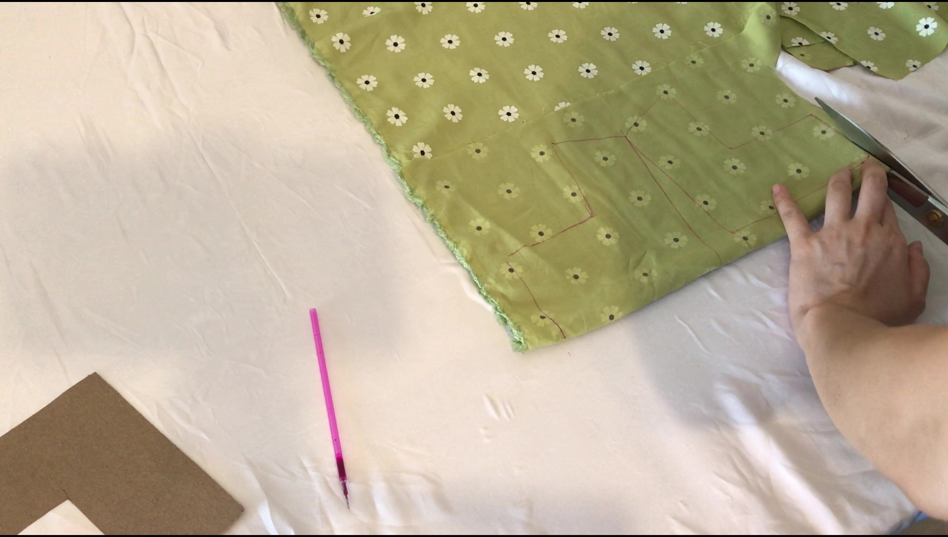 扭结款连衣裙怎么缝纫,扭结连衣裙缝纫教程