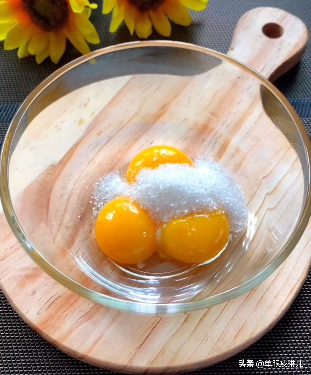 家庭简易版焦糖牛奶布丁,在家自制小甜品q弹牛奶布丁