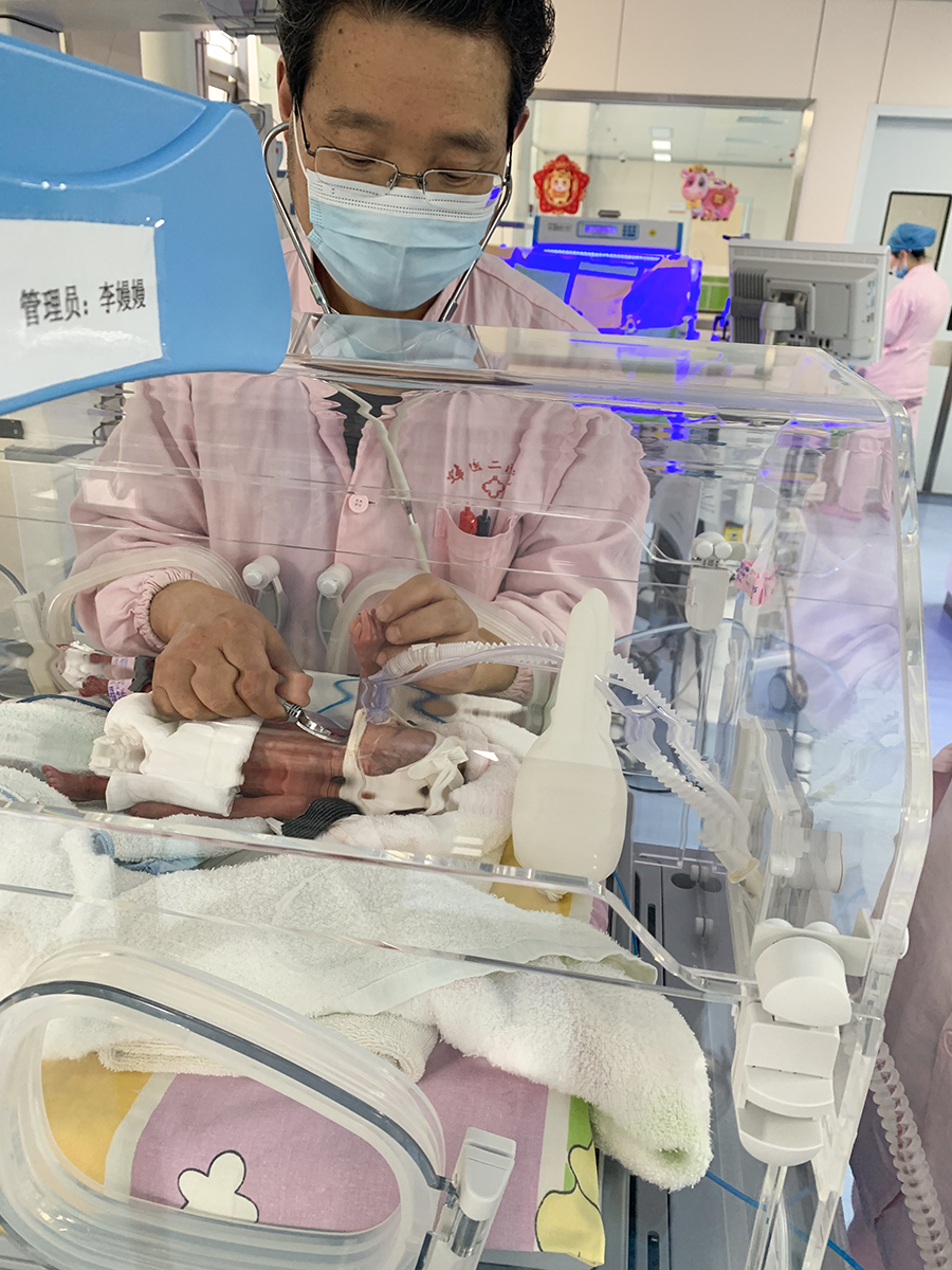多学科协作成功救治一名危重患者,市二院成功救治30周三胞胎早产儿