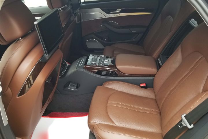 奥迪a82006款a8l6.0w12quattro旗舰型,小排三缸车