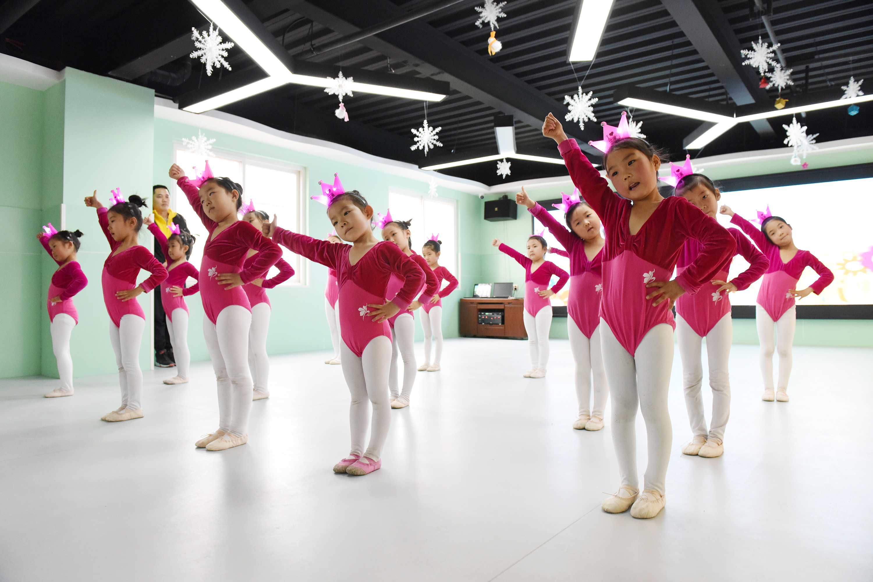 丰富多彩别开生面喜迎圣诞——贝贝亲子四周年粉丝节庆典活动记