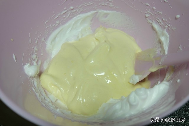 100克低筋面粉做蛋糕要放几个鸡蛋,130克低筋面粉放多少鸡蛋做蛋糕