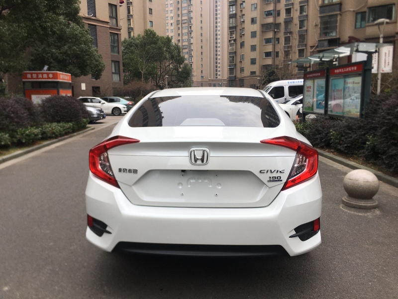 本田思域白色款,本田思域白色车漆蹭了怎么修复