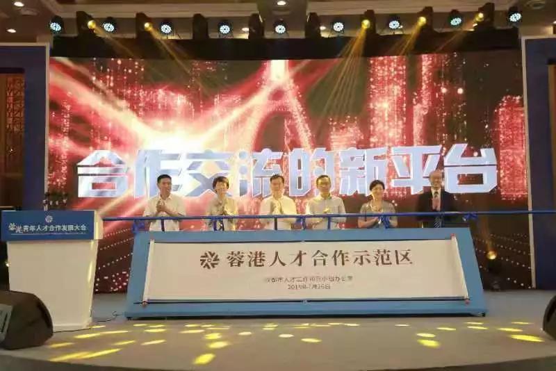 空港花田飞机滑行视频,空港花田起飞降落