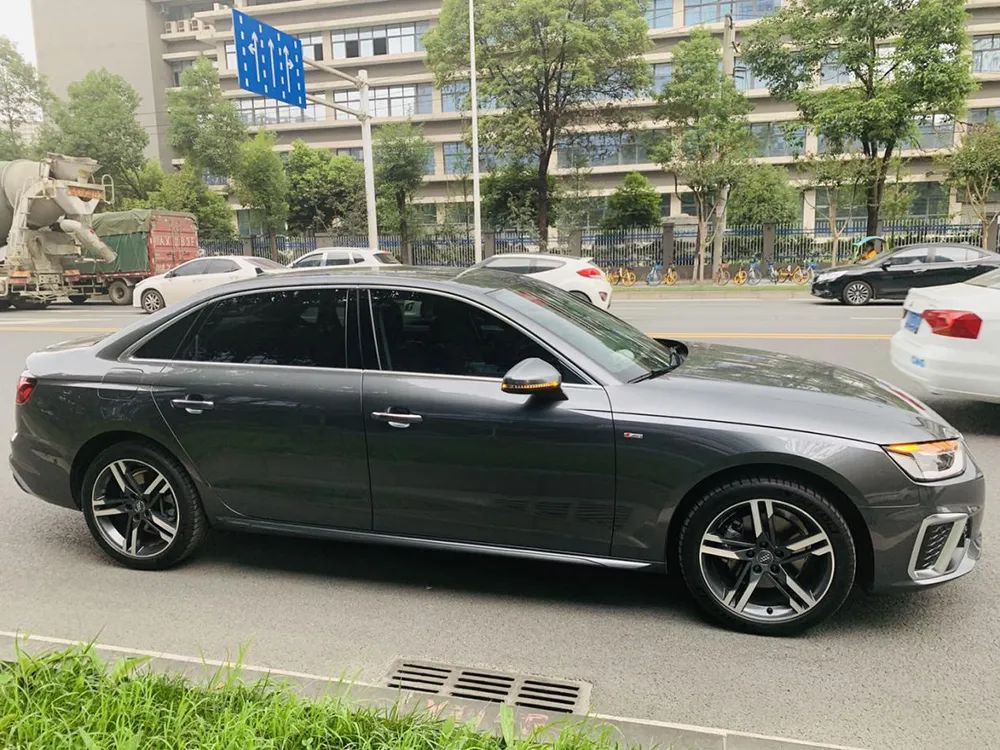 买奥迪a4l选2驱还是4驱,奥迪a4l2022款45臻选四驱quattro