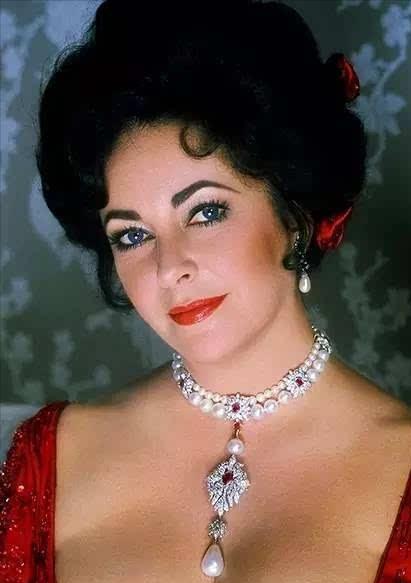 当人类邂逅美丽的珍珠,它耀眼的存在,引发背后无数个传奇的故事