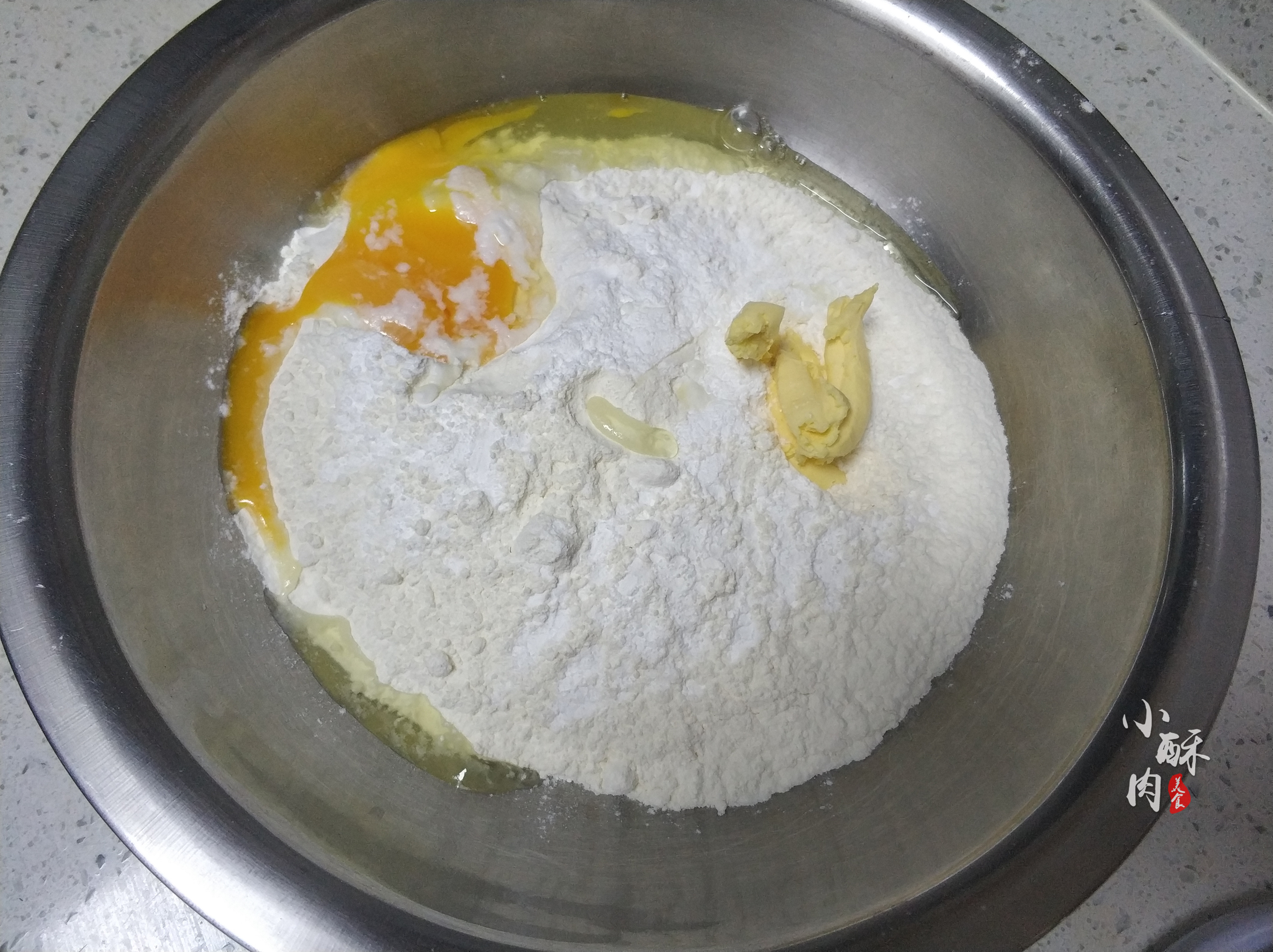 炸油条用油条蓬松剂还得加酵母吗,炸油条用油条改良剂还用加酵母吗