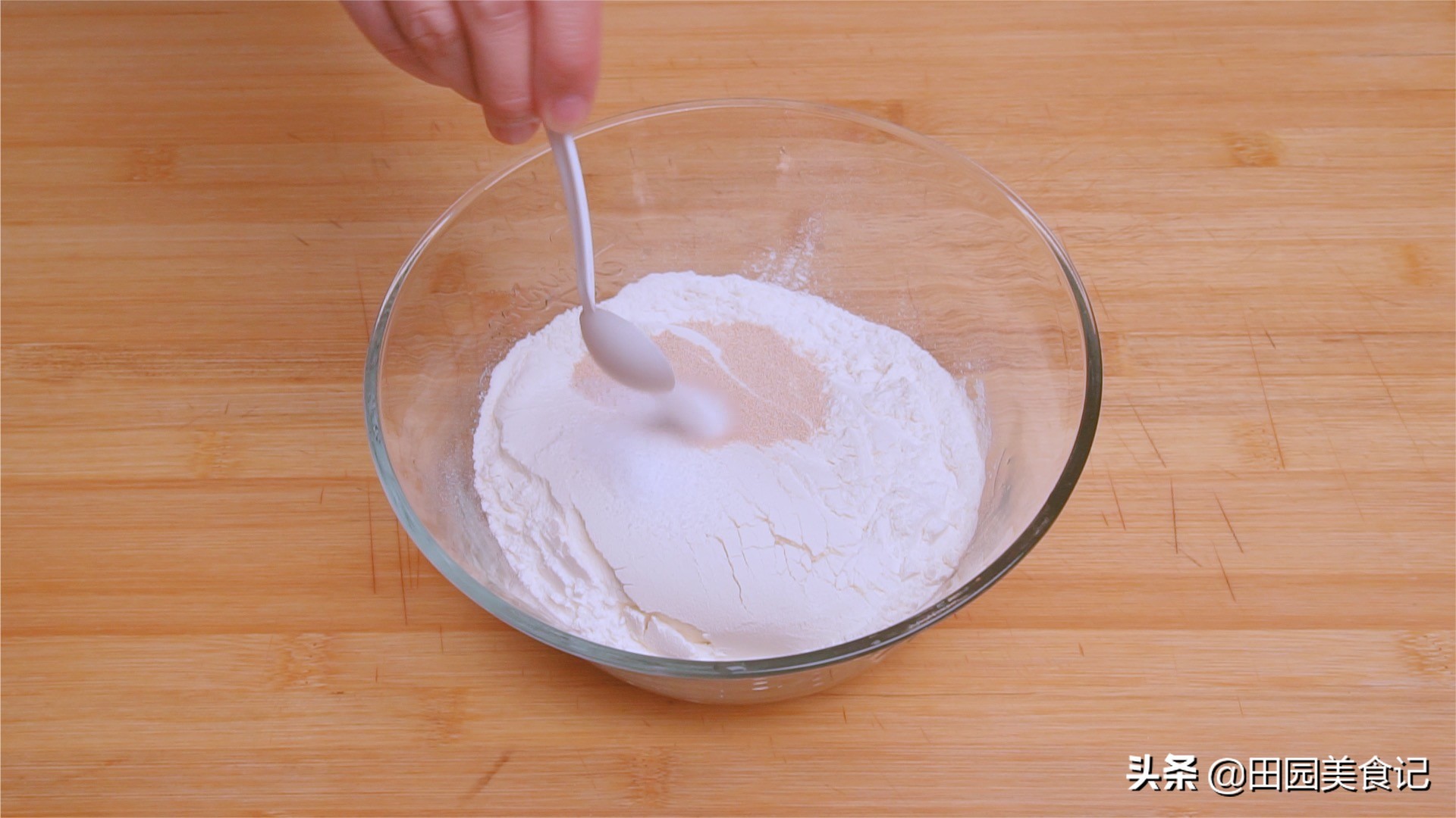 油馍头饼怎么炸出来又软又蓬松,油馍头怎么做酥脆松软