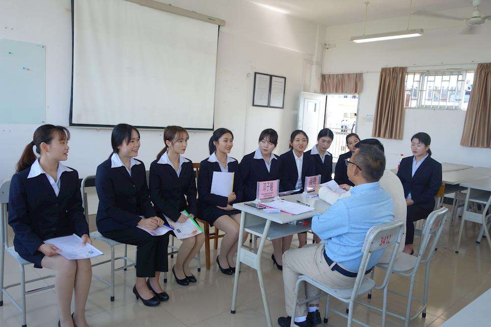 本科生就业都很难，那专科生怎么办？考上大专还有必要去读吗？