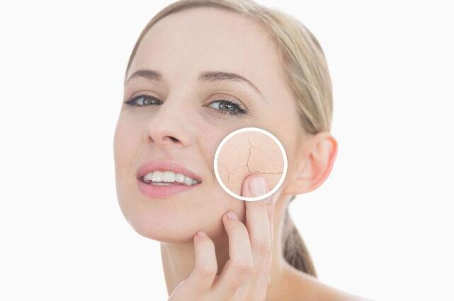 身体皮肤干燥起皮用什么方法补水,秋天皮肤干燥起皮用什么方法