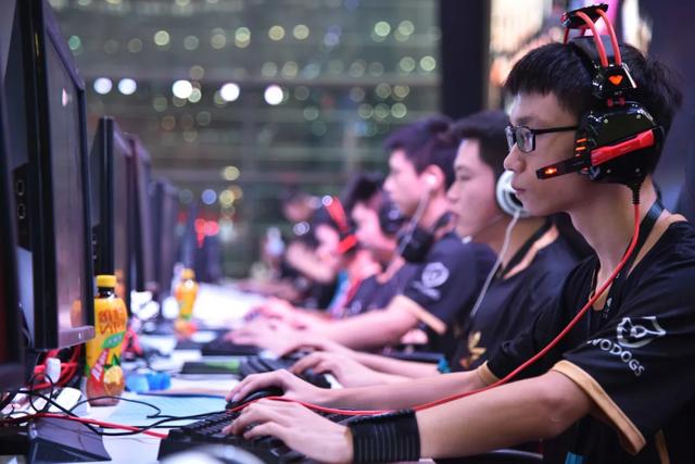 陪打王者荣耀，月入8000，赚到房子首付，谁说玩游戏不挣钱？