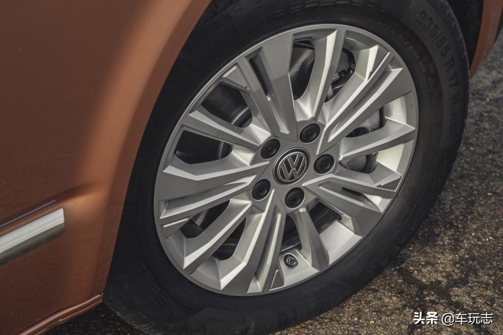 大众mpvcaravelle,对标奔驰v级的车