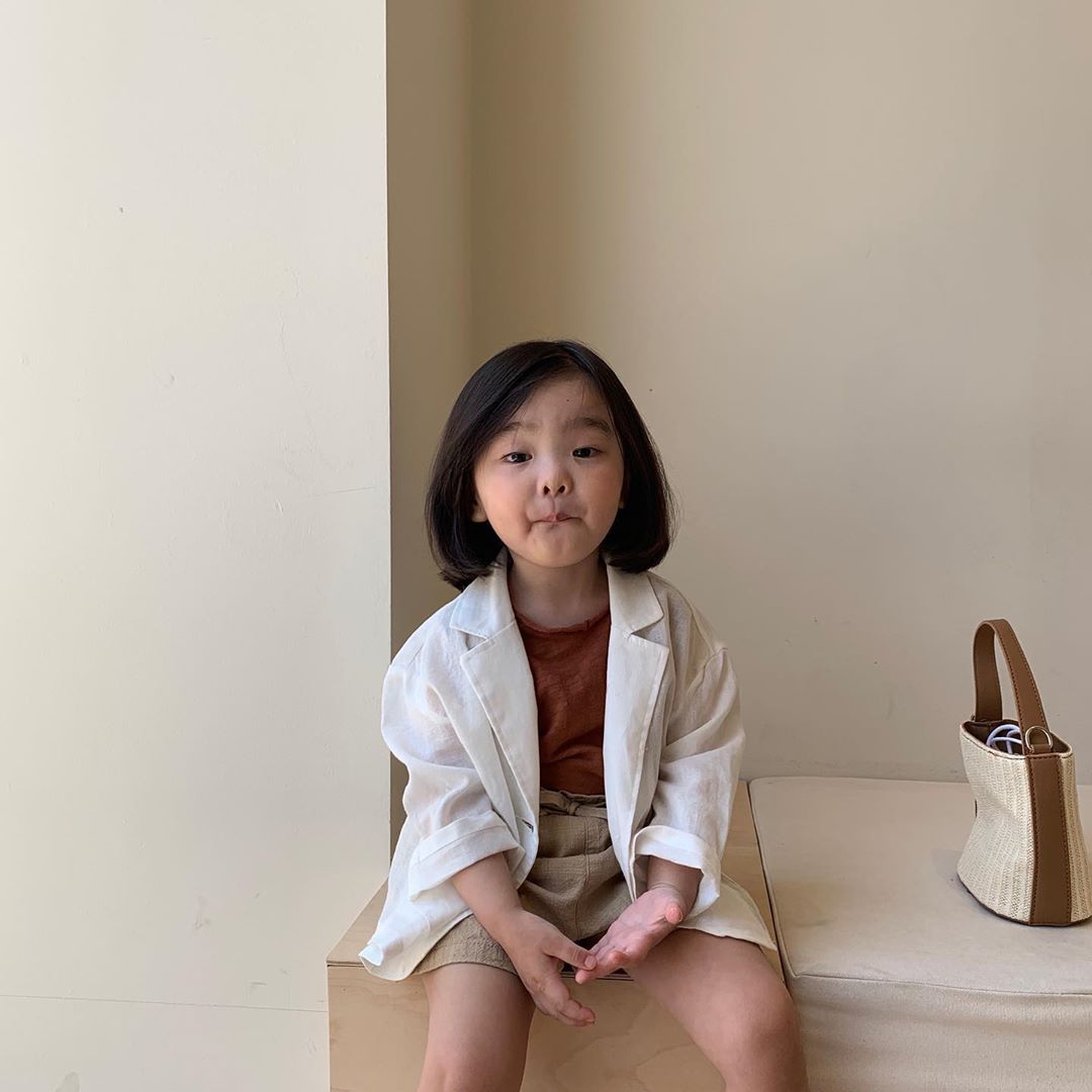跟着韩国女主学穿搭清新又时尚,韩国中性风儿童穿搭