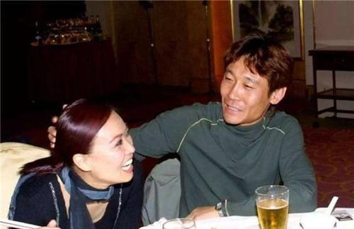 足球高峰结婚,足球运动员高峰结婚视频