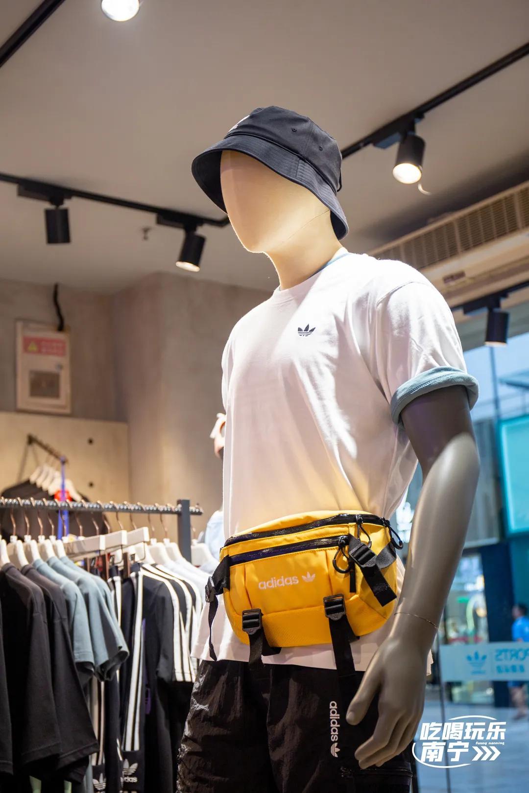 深受年轻人喜爱商品,深受年轻人喜爱的快消品