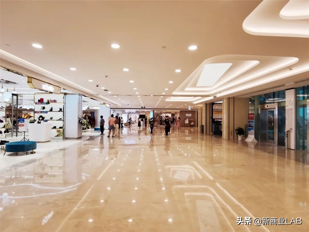 武商武汉国际广场变形记，拥抱变革，推动发展